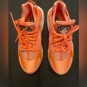 Women’s NIKE huaraches